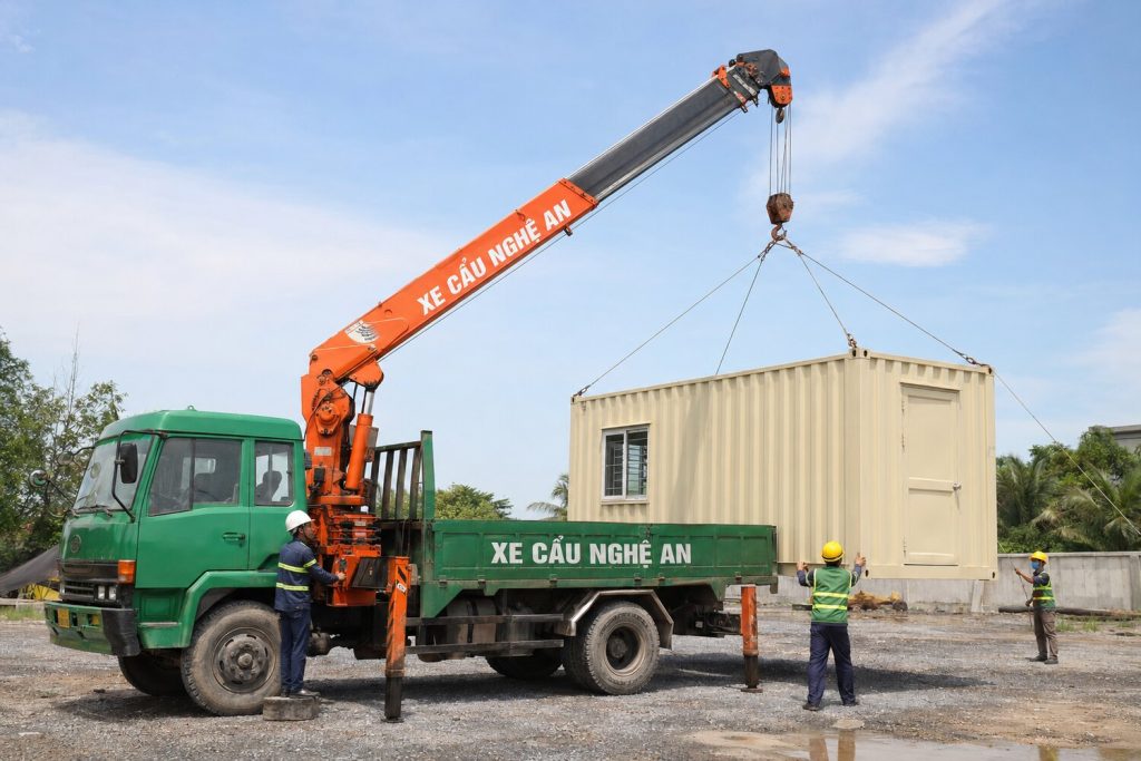 Xe cẩu Nghệ An - Xe Cẩu Tự Hành 10 Tấn