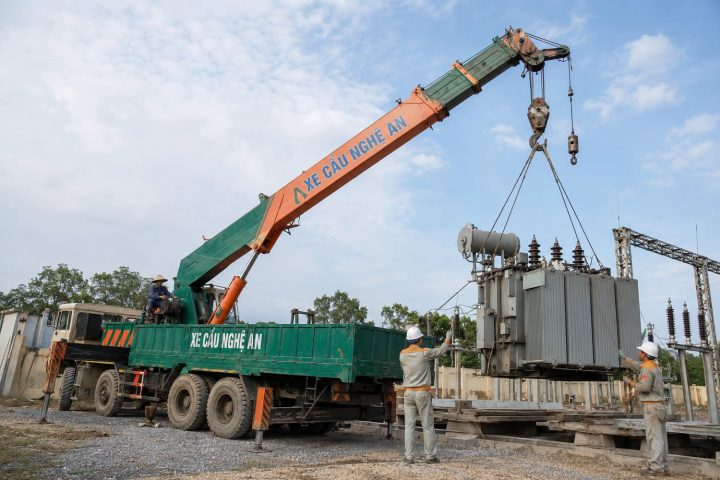 Khi Nào Nên Thuê Xe Cẩu Chở Hàng?
